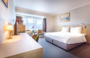 Отель Hotel Carlton  Гент